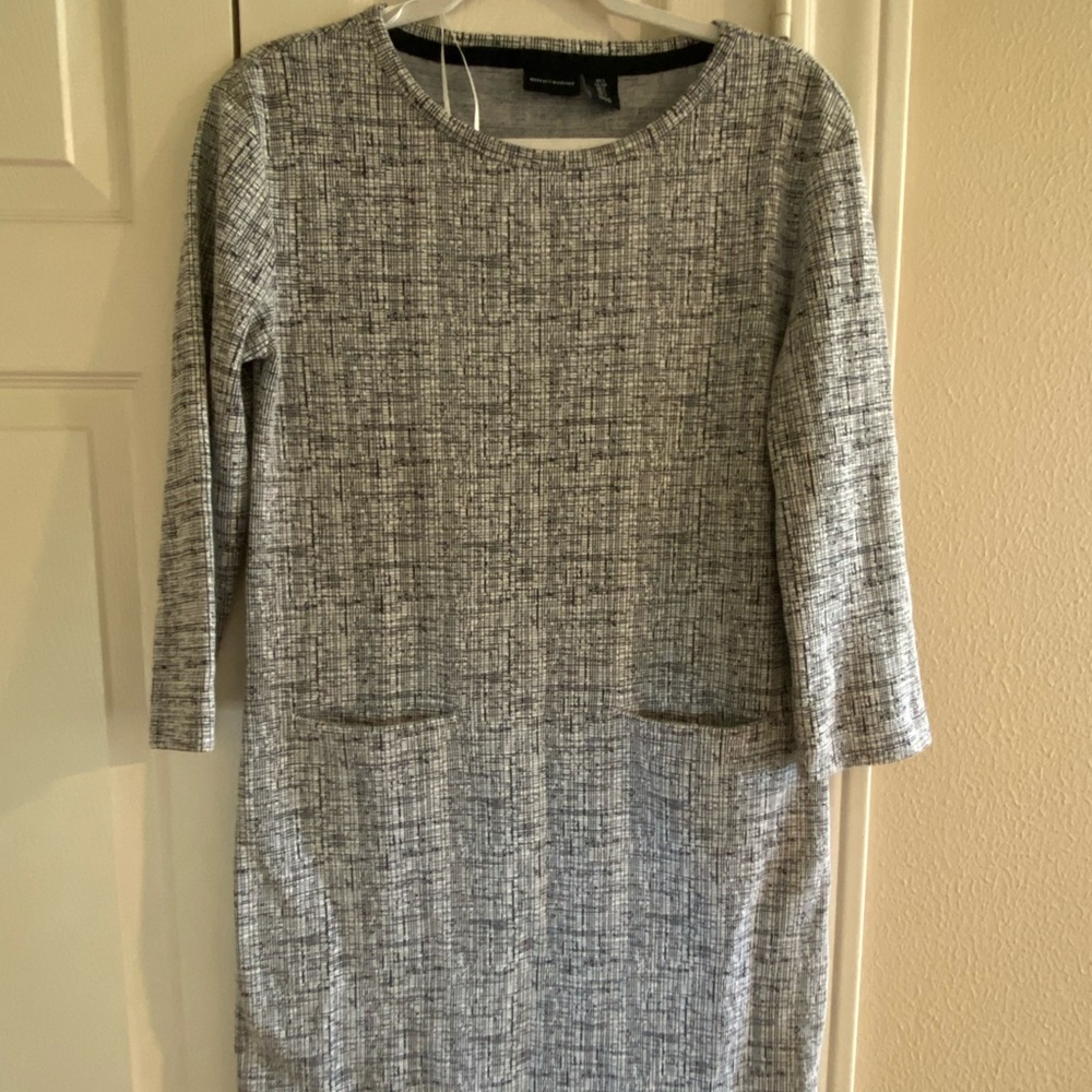 Shift dress. Work. With pockets.